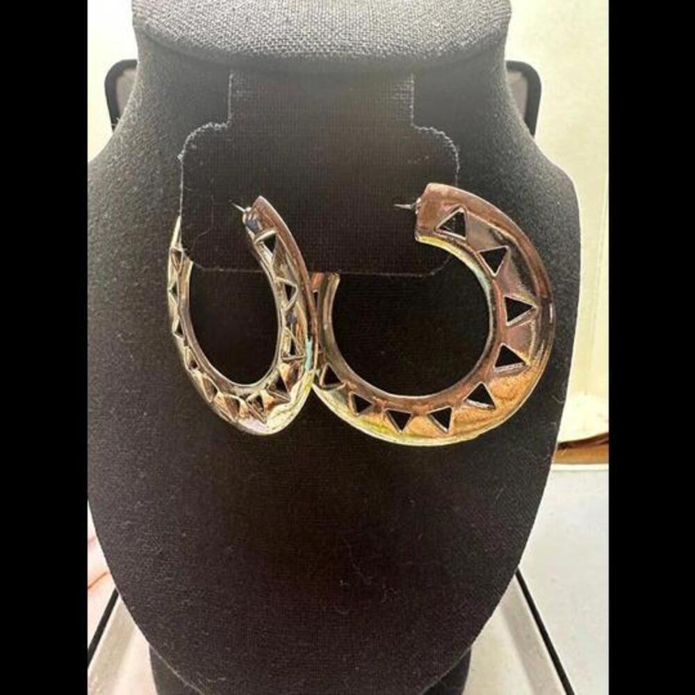 Elevate Your Style with Stunning Silver Hoop Earrings! - Picture 2 of 2